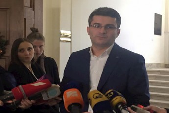 mamuka-mdinaraZe-bokuCavas-SeeZlo-brifingi-Caetarebina-partiis-ofisSi-magram-es-parlamentSi-provokaciis-mosawyobad-sWirdeboda