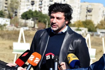 kaxa-kalaZe-amerikelebisTvis-saTqmeli-Zalian-bevria-im-araswor-da-uzusto-informaciebTan-dakavSirebiT-rasac-Cven-werilebSi-vnaxulobdiT