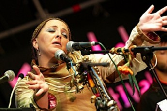 yvela-Cemi-resursiT-winaaRmdegi-viqnebi-betonis-baxmaros---nino-qaTamaZis-emociuri-mimarTva-orbi-jgufs