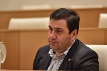 ra-SemTxvevaSi-dauWeren-damoukidebeli-deputatebi-10050-ze-saarCevno-models-mxars--fraqciis-gancxadeba
