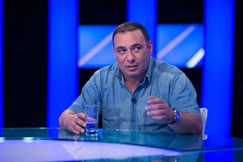 -es-anekdoti-imaze-gamaxsenda-48-milionis-moparvaze-rom-aravin-davobs