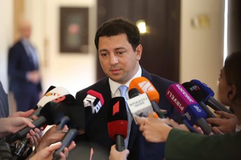 arCil-TalakvaZe-vano-merabiSvilis-gancxadebam-kidev-erTxel-aCvena-rom-nacionalur-moZraobasa-da-opoziciis-am-nawils-aqvT-destruqciuli-dRis-wesrigi