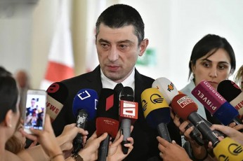 premieri-gomelaurTan-dapirispirebaze-es-yvelaferi-aris-mogonili-imdeni-saintereso-ram-xdeba-Cvens-irgvliv-rom-ra-dros-dapirispirebaa