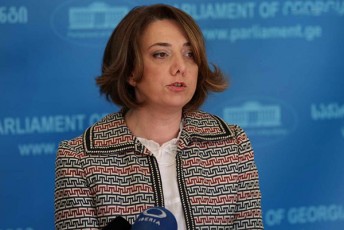 salome-samadaSvili-ucnobi-mamakaci-uSveri-sityvebiT-Tavs-damesxa