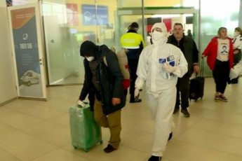 italiidan-quTaisis-aeroportSi-Camofrenili-ori-mgzavri-Semowmebaze-gadaiyvanes