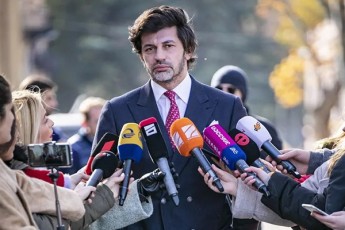 kaxa-kalaZe-SeTavazebulia-ori-varianti-10050-ze-da-11040-ze-bariers-rac-Seexeba-aqac-problema-ar-aris---zogadad-opoziciaSic-ganxeTqilebaa