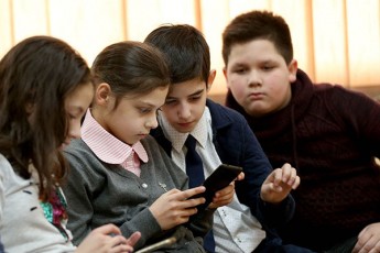 komunikaciebis-komisia-bavSvebs-internetSi-safrTxis-Semcveli-informaciisgan-daicavs