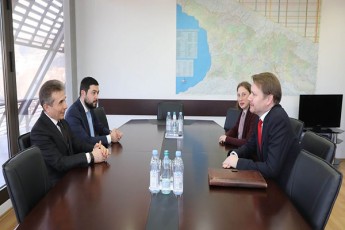 biZina-ivaniSvili-saqarTveloSi-didi-britaneTis-elCs-jasTin-maqenzi-smiTs-Sexvda