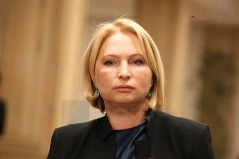 naTia-Turnava-dRemde-yvelafers-vakeTebdiT-rac-SeiZleba-meti-pirdapiri-frena-gvqonoda-Tumca-prioriteti-aris-Cveni-eris-janmrTeloba-moqalaqeebis-dacva-virusisgan