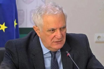 amiran-gamyreliZis-informaciiT-koronavirusiT-dainficirebuli-kidev-5-adamiani-im-44-wlis-mamakacis-axloblebi-arian-romelsac-infeqcia-dRes-daudasturda