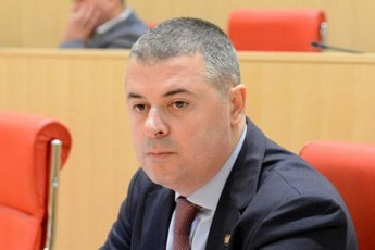 gairkva-vin-aris-TviTizolaciaSi-myofi-deputati-da-ministris-moadgile-romlis-Svilsac-koronavirusi-aqvs