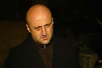 ofisi-sadac-yalbi-SMS-ebis-gavrcelebis-gamo-Cxreka-Catarda-paata-burWulaZis-Svilebs-ekuTvniT
