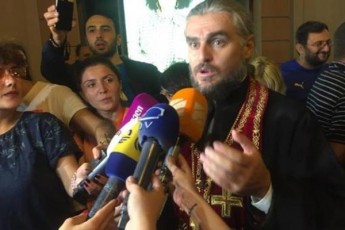 mama-Salva-sinodis-sxdoma-imis-gamo-ar-ikribeba-rom-ziarebaSi-eWvi-eparebaT