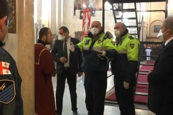 samebis-sakaTedro-taZarSi-policiis-TanamSromlebi-mividnen
