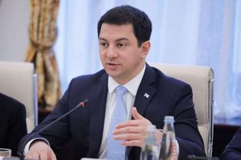 arCil-TalakvaZe-visac-ainteresebs-sad-aris-biZina-ivaniSvili-sad-aris-qarTuli-ocneba-irgvliv-mimoixedos-rasac-akeTebs-axla-saxelmwifo