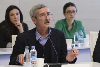 paata-imnaZe-Cemma-TanamSromlebma-xaxaSi-unda-CaTxaron-nimuSis-asaRebad-Cxirebi-avadmyofebi-saxeSi-axveleben-da-maT-ar-eSiniaT-acadeT-am-adamianebs-muSaoba