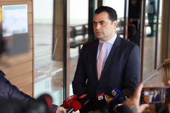 foTis-orive-SesasvlelTan-blok-postebi-moewyoba