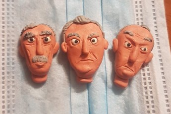 baTumelma-bavSvma-gamyreliZis-imnaZis-da-cercvaZis-mimarT-madliereba-plastelinis-figurebiT-gamoxata