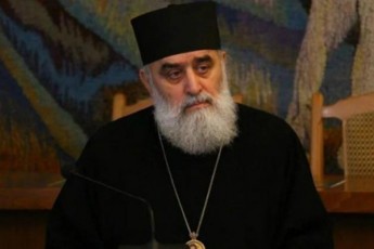 meufe-grigoli-rTulia-cremlis-gareSe-uyurebde-dacarielebul-taZrebs