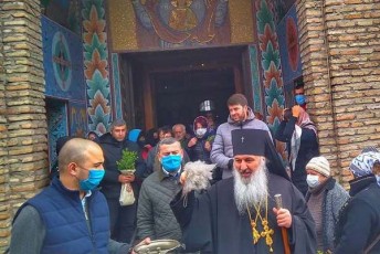 gorisa-da-atenis-eparqiis-taZrebis-umravlesobaSi-saaRdgomo-liturgia-ar-Catardeba