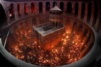 ierusalimSi-wminda-cecxlis-gardamosvlis-ceremonia-momlocvelebis-gareSe-Catardeba-taZarSi-ki-mxolod-15-mde-sasuliero-piri-iqneba