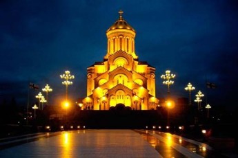 ra-xdeba-am-wuTebSi-samebis-sakaTedro-taZarSi