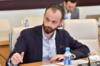 sagangebo-mdgomareobis-gagrZelebis-dadgenileba-prezidentisa-da-premieris-xelmowerisTanave-Sedis-ZalaSi