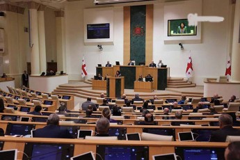 parlamentma-sagangebo-mdgomareobis-22-maisamde-gaxangrZlivebas-mxari-dauWira