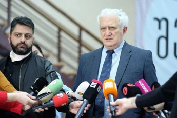 mivmarTav-axalgazrda-kolegebs-vafaseb-maT-ganaTlebas-magram-kidev-aris-wlebi-romelic-eqimobas-moaqvs--cnobil-eqims-Tengiz-cercvaZes-nu-SevexebiT-ase-mas-uzarmazari-damsaxureba-aqvs