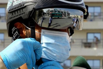 arabTa-gaerTianebul-saamiroebSi-policielebs-specialuri-Cafxutebi-dauriges-romlebic-5-metris-radiusSi-myofi-adamianebis-temperaturas-zomavs