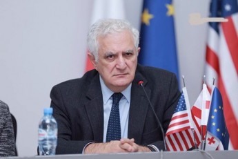 amiran-gamyreliZe-testirebis-garda-Cven-bevri-arapirdapiri-indikatori-gvaqvs-romliTac-situacias-vakontrolebT