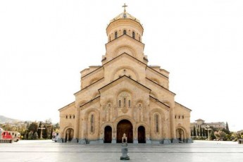 saqarTvelo--koronavirusTan-brZolis-sanimuSo-skola