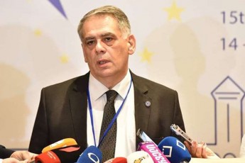 roman-kakulias-qarTuli-ocnebidan-wasul-zogierT-deputatTan-erTi-SekiTxva-aqvs