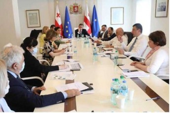 premier-ministrma-turistul-industriaSi-savaldebulod-aRsasrulebel-axal-regulaciebsa-da-ekonomikis-gaxsnis-procesSi-rekomendaciebis-Sesrulebaze-samuSao-Sexvedra-gamarTa