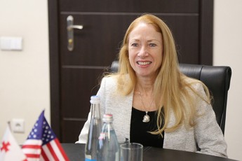 keli-degnani-vamayob-rom-var-amerikis-elCi-qveyanaSi-romelic-demokratiuli-Rirebulebebis-erTgulia