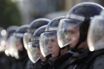 moskovis-policiam-SturmiT-aiRo-bankis-Senoba-romelSic-kacma-mZevlebi-aiyvana