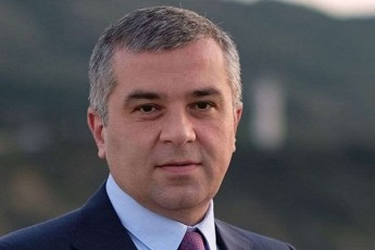 daviT-baqraZe-Tavad-premierma-ministrebma-ar-ician-rodis-moxdeba-mTavrobis-Canacvleba-gvaxsovs-wina-premierebi-romlebic-feisbuq-postebis-Sedegad-midiodnen