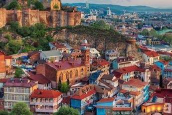 mogzaurebs-pandemiisgan-gaqceva-saqarTvelos-mTebSi-SeuZliaT---rogor-aqebs-ucxouri-media-Cvens-turizms