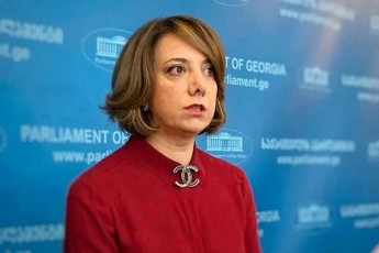 salome-samadaSvili-kalaZe-jer-mravalTviani-saaxalwlo-atraqcionebiT-Seecada-Caeketa-parlamentis-win-sivrce-da-Semdgom-komikurad-xangrZlivi-saremonto-samuSaoebiT