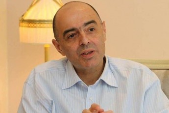 laSa-nacvliSvili-ra-ver-gaigo-qarTulma-mediam-rom-gansakuTrebuli-mniSvnelobis-farul-Sexvedrebs-vmarTav-uqme-dReebSi-centralur-ubnebSi-ganTavsebuli-xalxmravali-kafeebis-Ria-verandebze