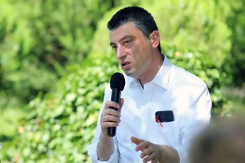 premieri-imdeni-wuwuni-mesmis-janiani-biWebis-qalaqSi-turisti-aRar-aris-ra-gveSveleba-mTavroba-es-qeniT-da-is-qeniT---saqmis-keTeba-visac-unda-yovelTvis-SeZlebs-akeTos