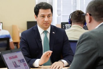arCil-TalakvaZe-Tu-karpenteri-gvakritikebs-da-gvimtkicebs-rom-ruruas-gareSe-saqarTvelos-demokratiuli-momavali-safrTxis-qveS-dgas-amaze-saubari-SegviZlia-mzad-varT-masTan-diskusiisTvis