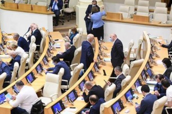 parlamentSi-sakonstitucio-cvlilelebis-meore-mosmeniT-ganixilava-nacmoZraobisa-da-evropuli-saqarTvelos-wevrebis-gareSe-mimdinareobs