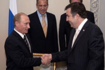 mixeil-saakaSvili-putinma-minskSi-bnel-oTaxSi-gamiyvana-muxlSi-frCxilebi-Camaso-da-omiT-damemuqra