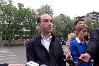 me-xelT-miWiravs-werili--dimitri-saZagliSvilma-evroparlamentarebisTvis-giorgi-ruruas-Sesaxeb-gagzavnili-werilis-Sinaarsi-gaasajarova