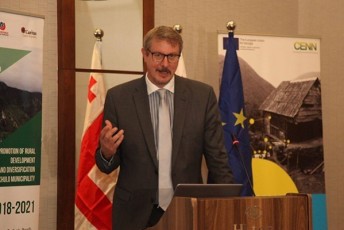 karl-harceli-vulocav-saqarTvelos-evrokavSirTan-asocirebis-xelSekrulebis-eqvsi-wlisTavs-da-im-progressac-romelsac-miaRwia-gasuli-wlis-ganmavlobaSi