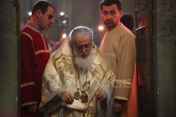 patriarqi-Svilebs-unda-aswavloT-unda-gaafrTxiloT-da-unda-gvaxsovdes-rom-adamiani-romelic-Tavs-iklavs-Tavisi-xeliT-aZlevs-Tavis-suls-eSmaks
