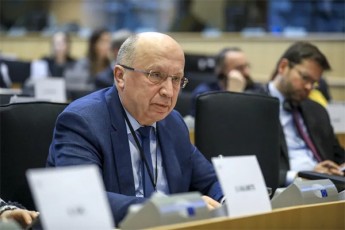 andrius-kubiliusi-parlamentma-sakonstitucio-cvlilebs-mxari-dauWira-gilocavT-Semdgomi-nabiji--aranairi-politizirebuli-marTlmsajuleba