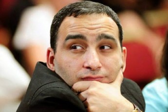 -JurnalistikaSi-qurdis-saxeliT-pativdebuli-warTmeuli-presa-ge-s-xelmZRvaneli-merabiSvilis-seqtis-mona-da-saakaSvilis-xelis-biWi-giorgi-kapanaZe--aqeT-cdilobs-SantaJis-eniT-saubars