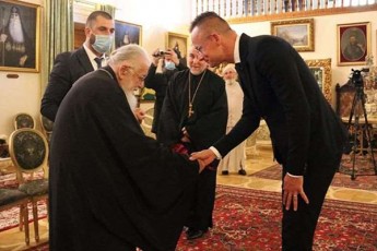 piter-siiarto-patriarqs-miReba-erTaderTi-mizniT-viTxoveT-gamogvexata-pativiscema-Tqvens-mimarT-da-Tqveni-eklesiis-mimarT
